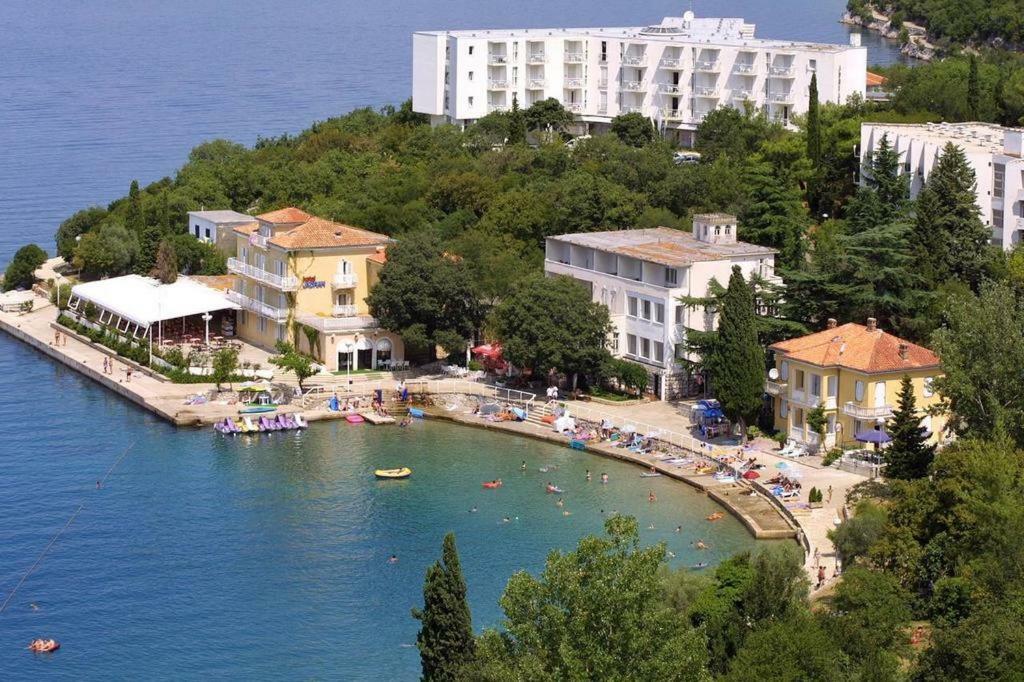 Apartments Villa Rosmarin Омишаль Экстерьер фото